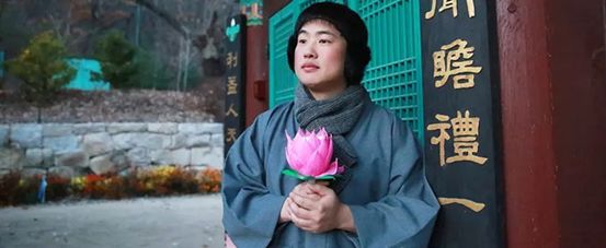 这届年轻人最爱的穿搭，人均甘露寺在逃尼姑(图24)
